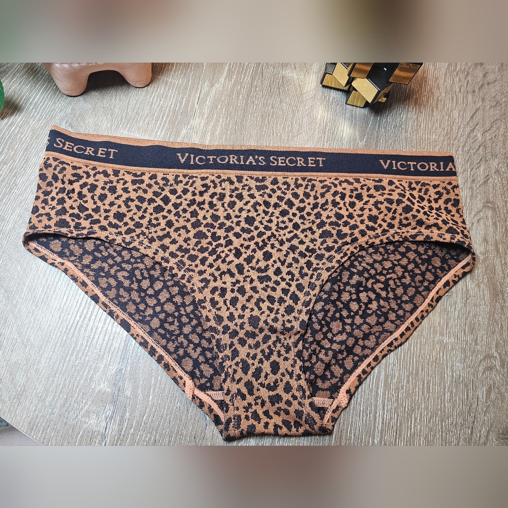 NEW (4 PACK Victoria's Secret) 1 Leopard and 3 Solid Panty Collection. NEW - Picture 5 of 7